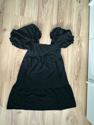 Vestido negro H&M manga abullonada