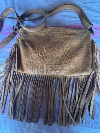 Bolso de piel con flecos