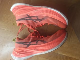 Asics Superblast Naranja/Gris