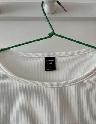 Camiseta blanca SHEIN manga larga