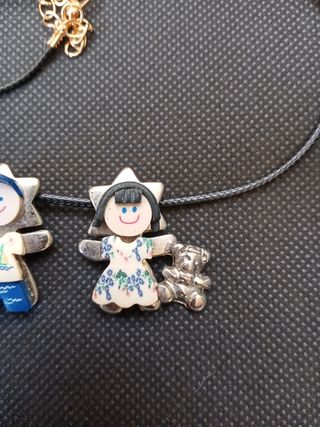 Collar con 2 colgantes de niños y osito