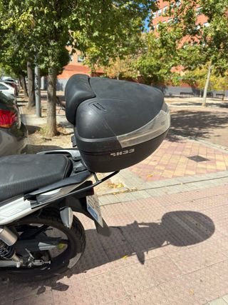 Baúl SH33 con soporte Keeway Rks 125
