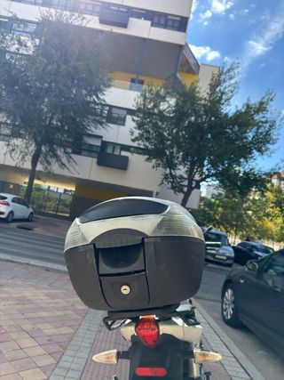 Baúl SH33 con soporte Keeway Rks 125