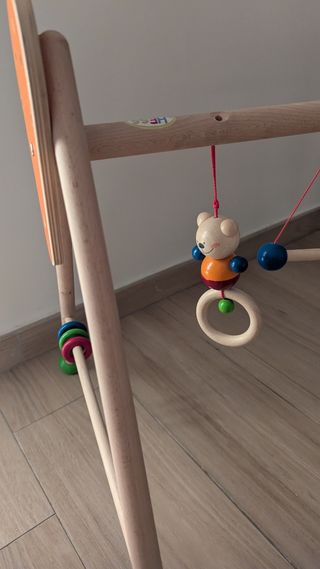 Gimnasio bebé HESS madera con caja