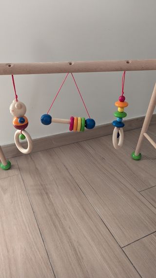 Gimnasio bebé HESS madera con caja