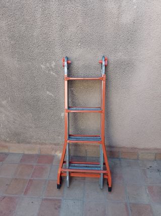 Escalera plegable naranja