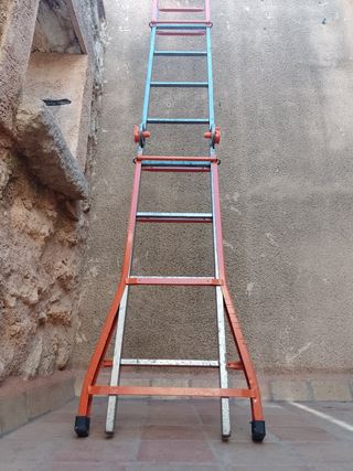Escalera plegable naranja