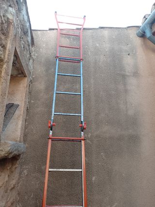 Escalera plegable naranja