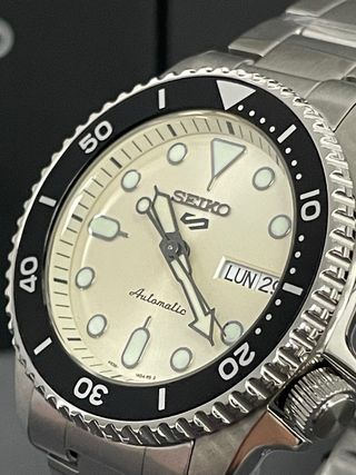 Reloj SEIKO 5 Sport 38mm “Cream Midi” SRPK31K1