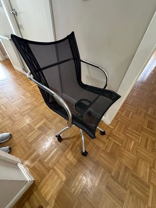 Silla de oficina ergonómica negra