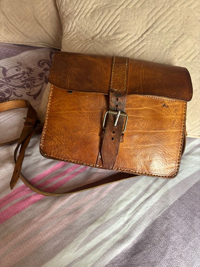 Bolso de piel marrón