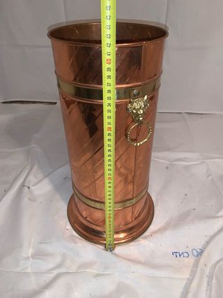 Paragüero cobre antiguo con león