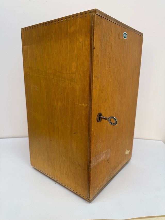 Custodia per microscopio in legno con serratura
