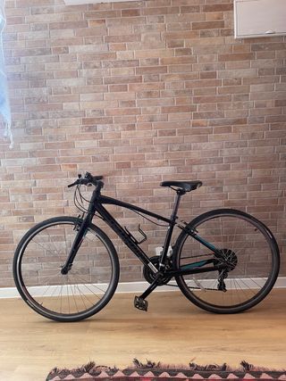 Bicicleta Specialized Negra. 
