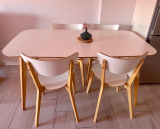 Mesa comedor blanca y madera