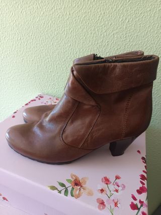 Botines de piel marrón