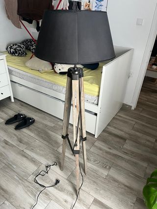 Lámpara de pie industrial IKEA 3 patas