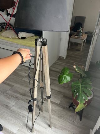 Lámpara de pie industrial IKEA 3 patas