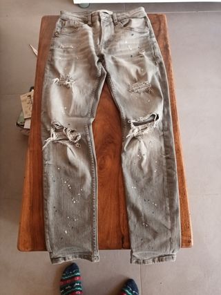 Pantalones vaqueros Bershka grises rotos hombre