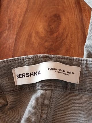 Pantalones vaqueros Bershka grises rotos hombre