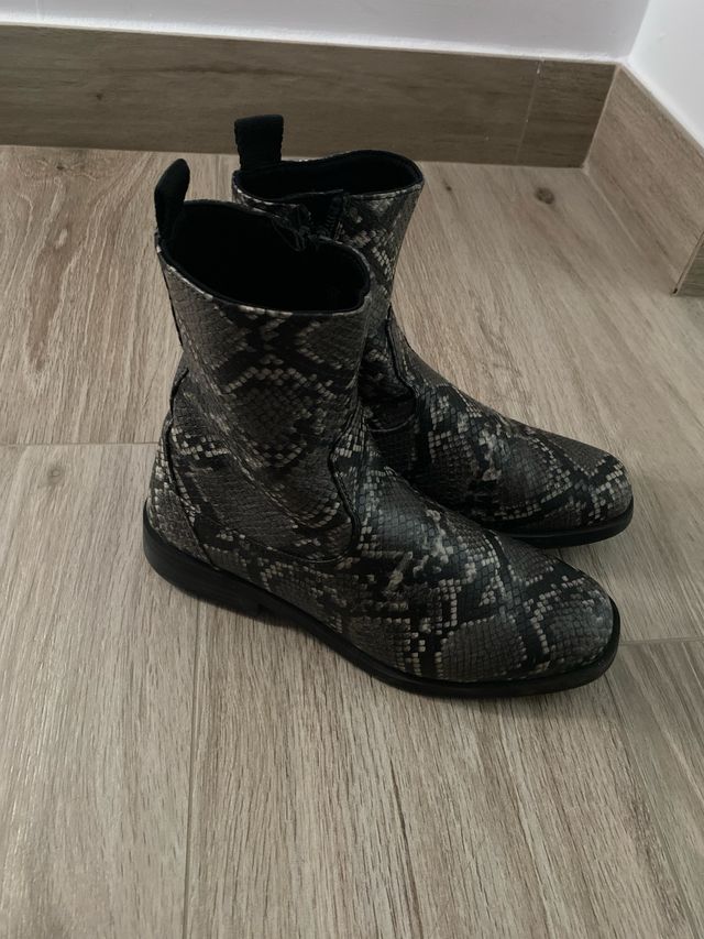 Botas Zara niña talla 35 serpiente