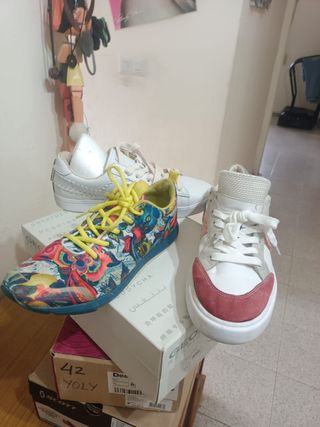 Zapatillas deportivas multicolor y blancas