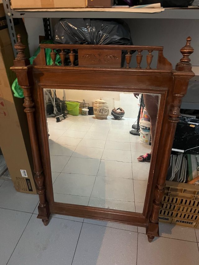 Espejo antiguo de madera y cristal