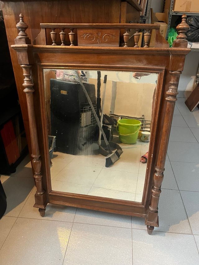 Espejo antiguo de madera y cristal