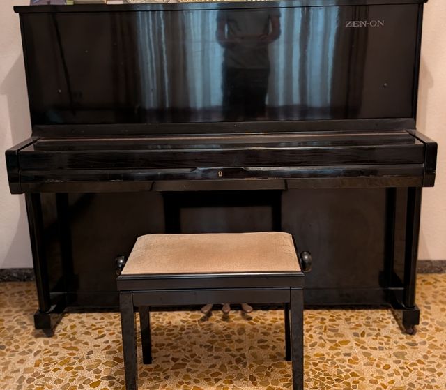 Piano vertical Zen-On UZ20 negro