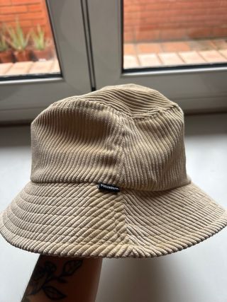 Gorro bucket Pull&Bear beige pana