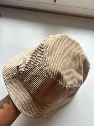 Gorro bucket Pull&Bear beige pana