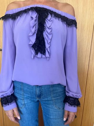 Blusa morada Denny Rose con encaje