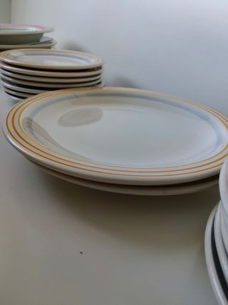 Vajilla de porcelana multicolor