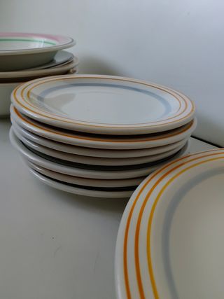 Vajilla de porcelana multicolor