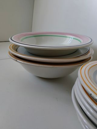 Vajilla de porcelana multicolor