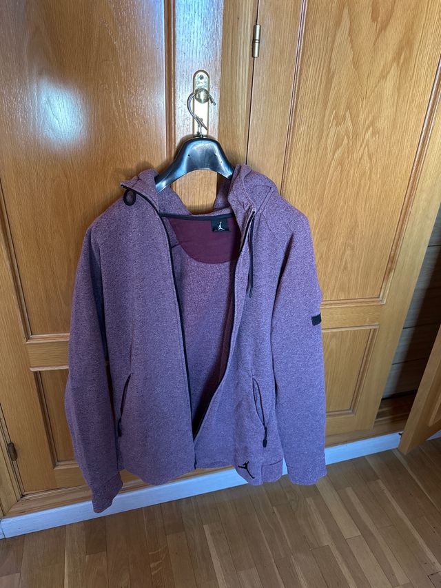 Chaqueta Jordan Morada y Negra