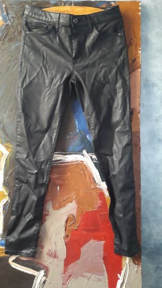 Pantalón mujer motera skinny efecto piel