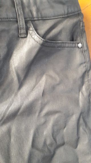 Pantalón mujer motera skinny efecto piel