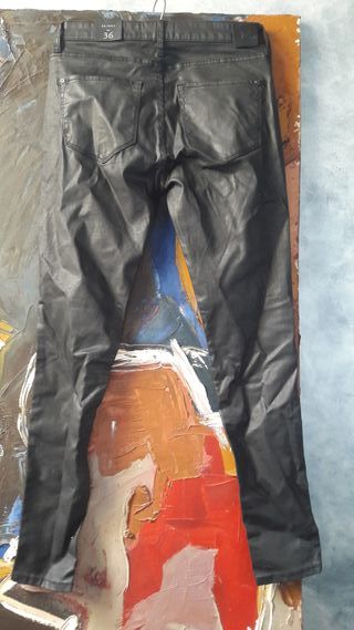 Pantalón mujer motera skinny efecto piel