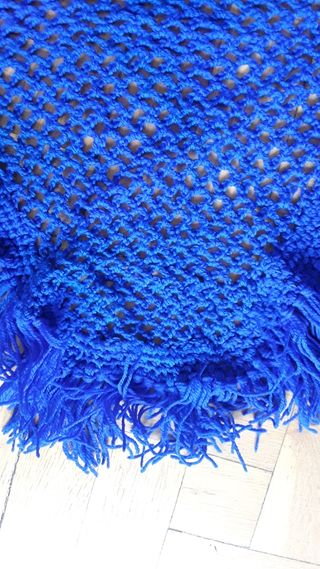 Toquilla azul con flecos para traje de baturra.