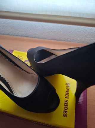 Zapatos de tacón negros 