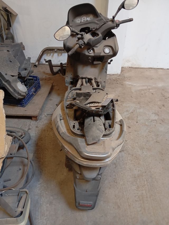 Moto Desmontada, kymko xcitin 500 sin motor. Suzuk