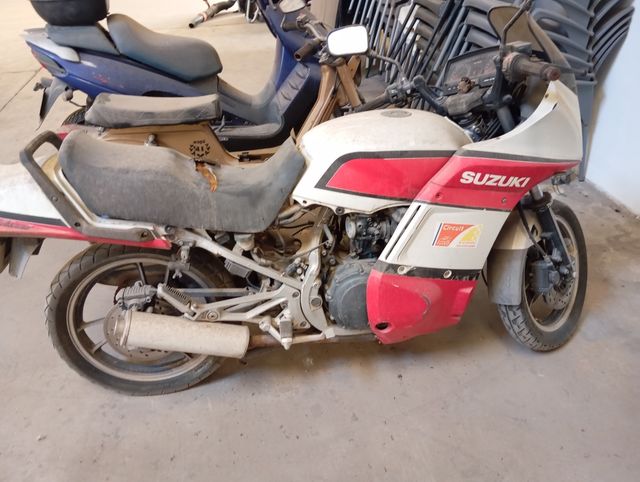 Moto Desmontada, kymko xcitin 500 sin motor. Suzuk