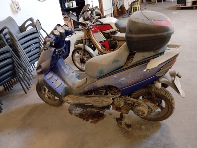 Moto Desmontada, kymko xcitin 500 sin motor. Suzuk