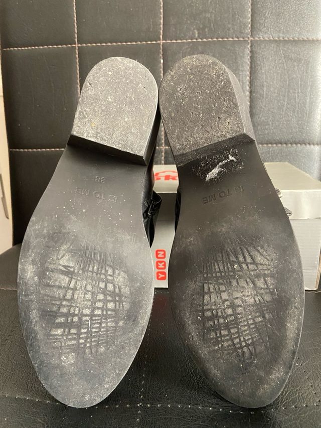 Botines de piel negros con tachuelas