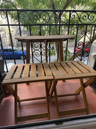 Mesa y 2 sillas de balcon