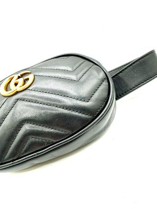 Riñonera Gucci GG Marmont Negra y Dorada