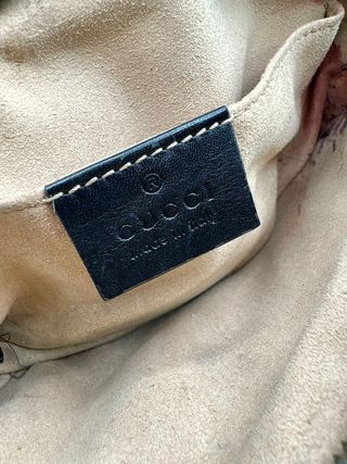 Riñonera Gucci GG Marmont Negra y Dorada