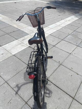 Bicicleta de paseo negra