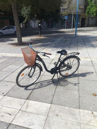 Bicicleta de paseo negra